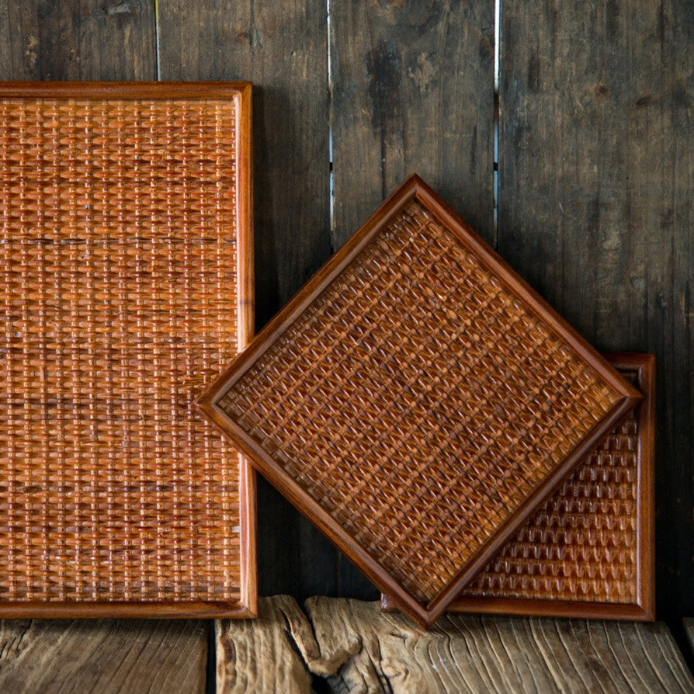 Holztablett für Tee mit Rattanmuster