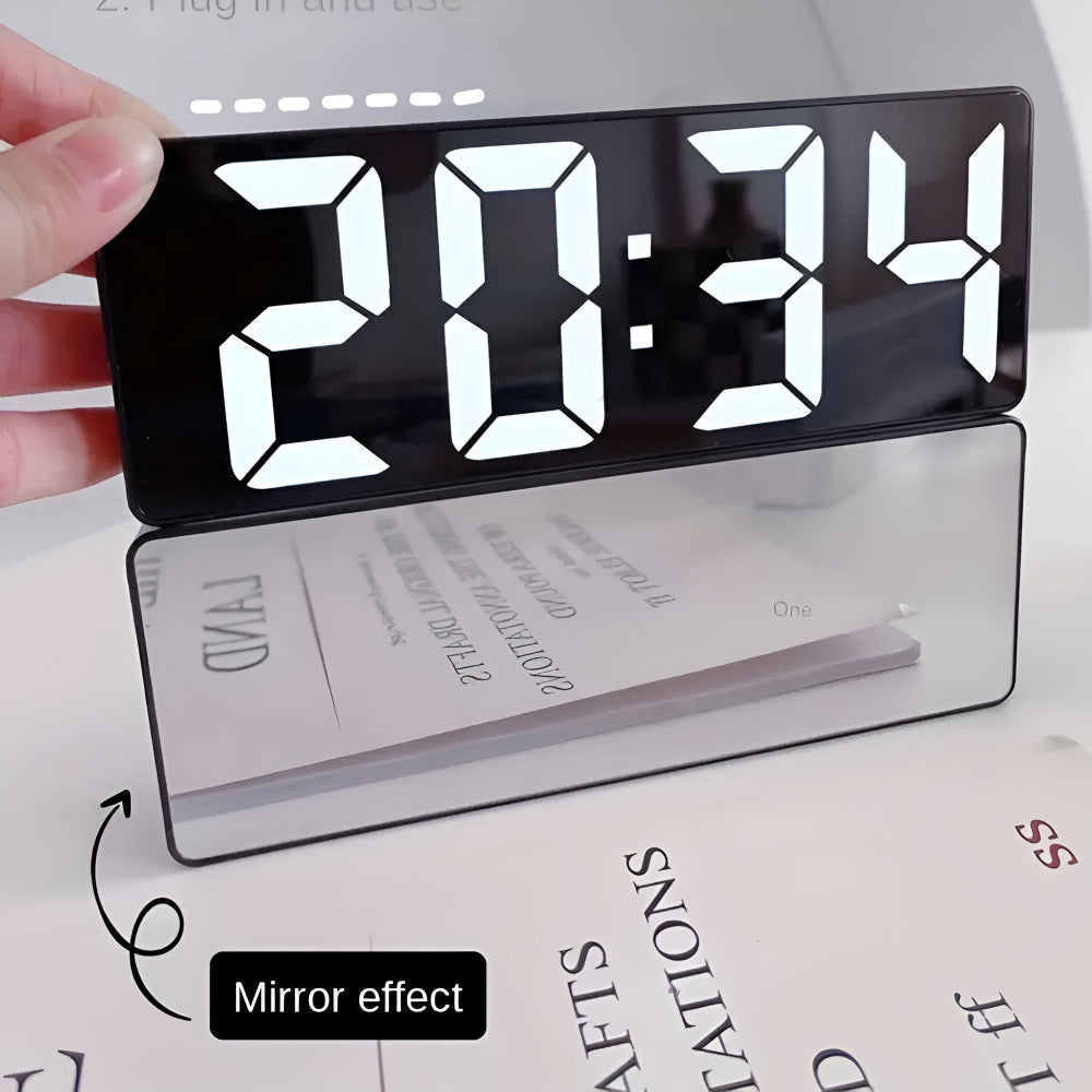 Digitaler LED-Wecker mit Spiegelfront