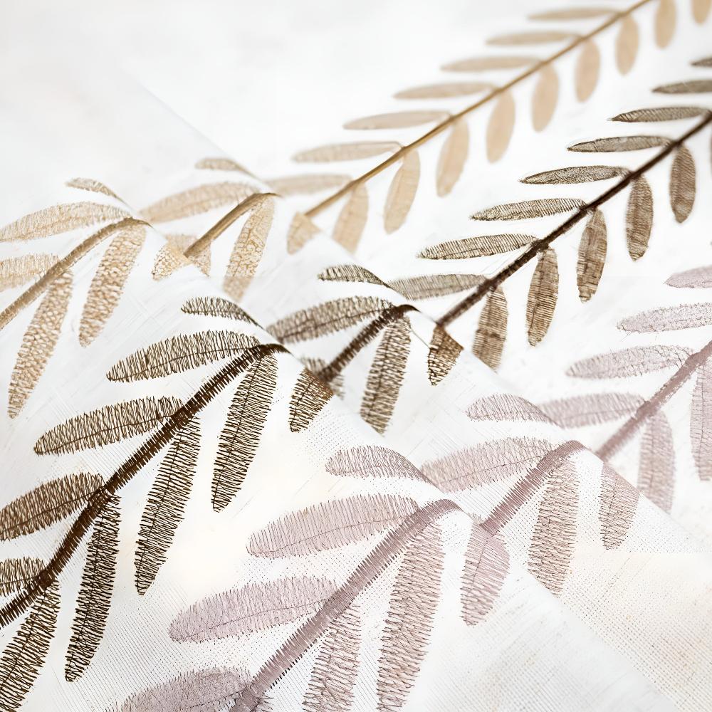 Tischdecke mit gesticktem Blättermuster und Fransenrand
