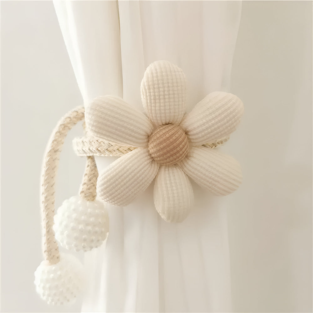 Raffhalter mit bestickter Blume und Perle