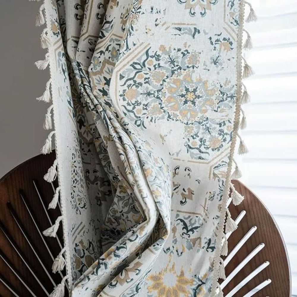 Boho-Vorhang mit Blumenmuster und Quasten