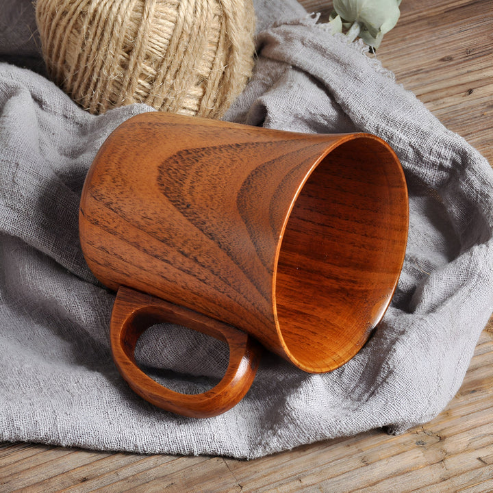 Holzbecher im japanischen Stil