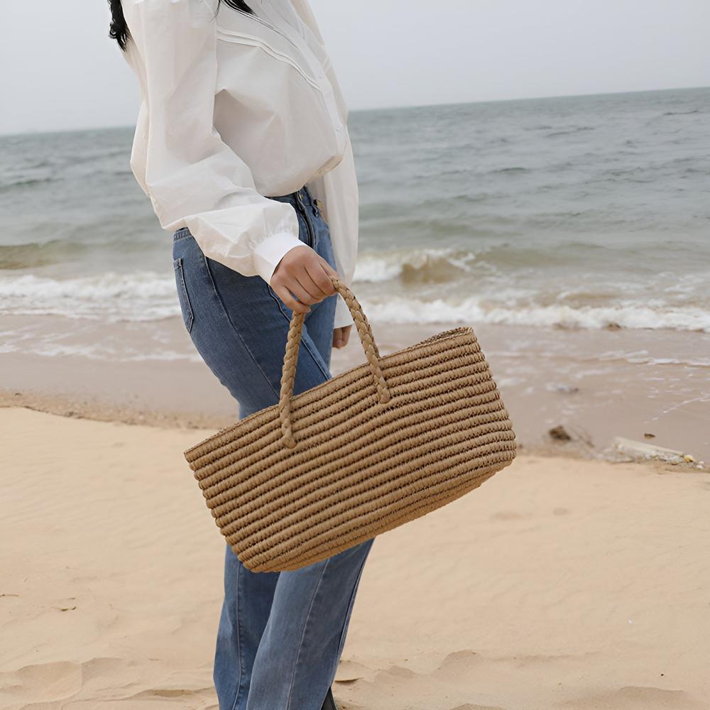 Geflochtene Strohtasche mit Futter