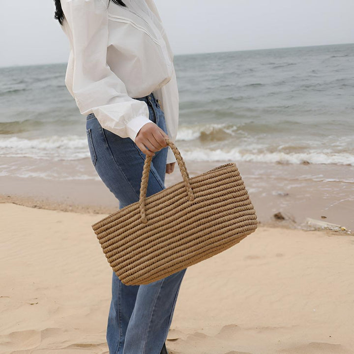 Geflochtene Strohtasche mit Futter