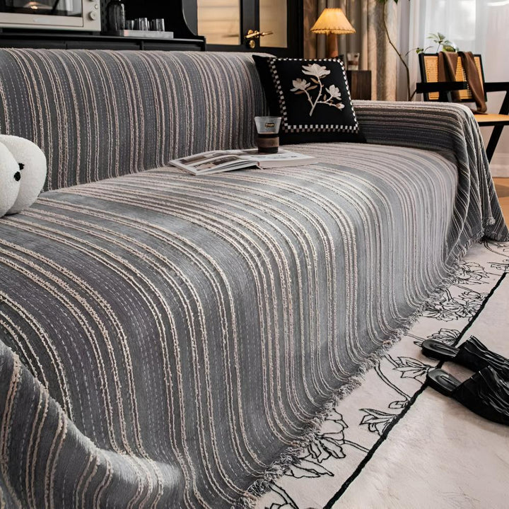 Chenille-Sofawurf mit feinen Streifen