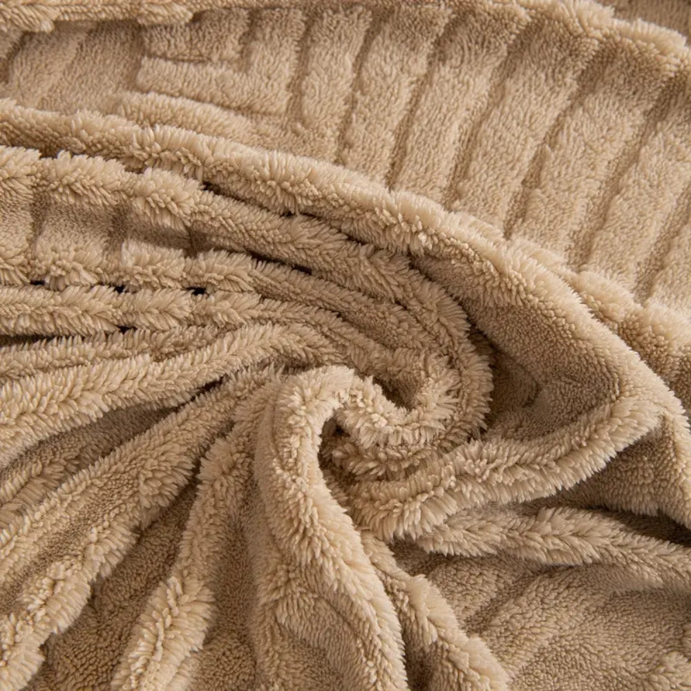 Fleece-Sofadecke mit Fischgrät- und Blattmuster