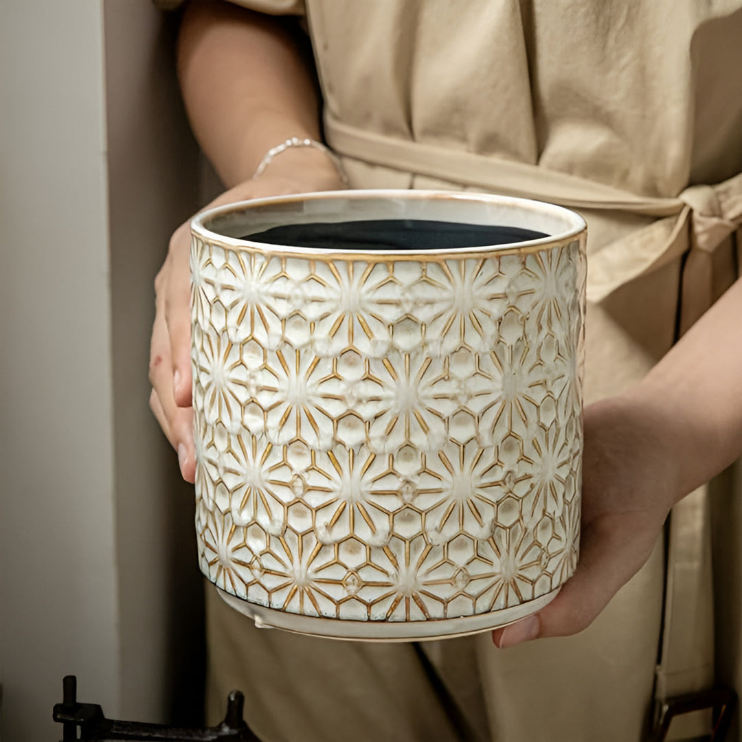 Keramik-Utensilienhalter mit erhabenem Blumenrelief
