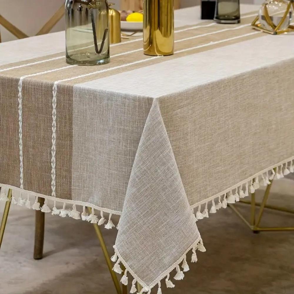 Geometrische Leinentischdecke mit Quasten