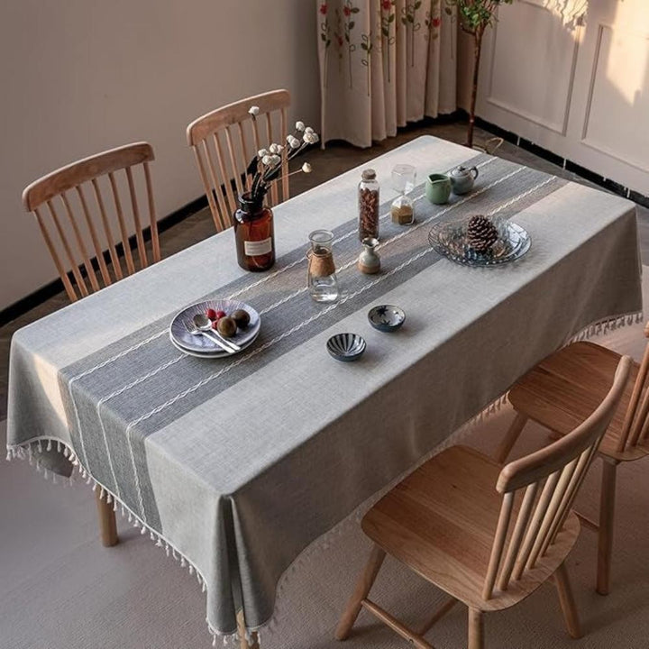 Geometrische Leinentischdecke mit Quasten