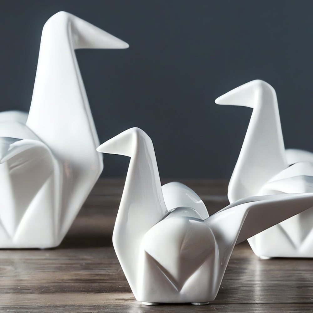 Keramik-Vogelfigur in Origami-Form