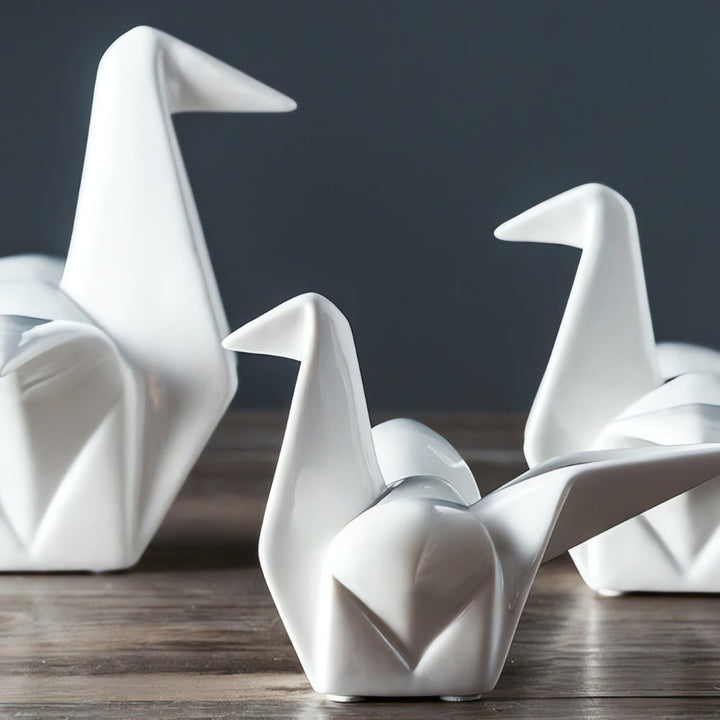 Keramik-Vogelfigur in Origami-Form