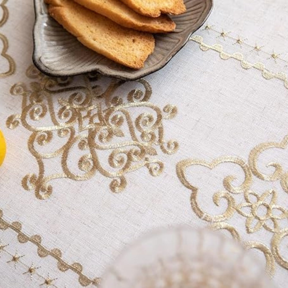 Jacquard-bestickte Tischdecke mit hellen Quasten