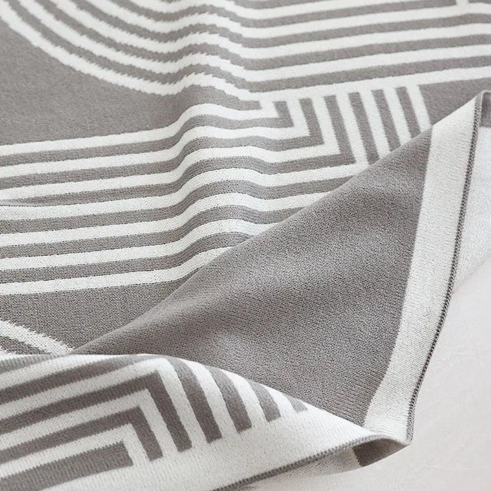 Reversible Strickdecke mit Labyrinthmuster