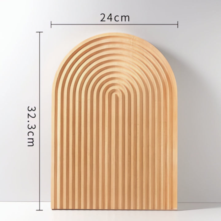 Serviertablett aus Holz mit Rillenmuster
