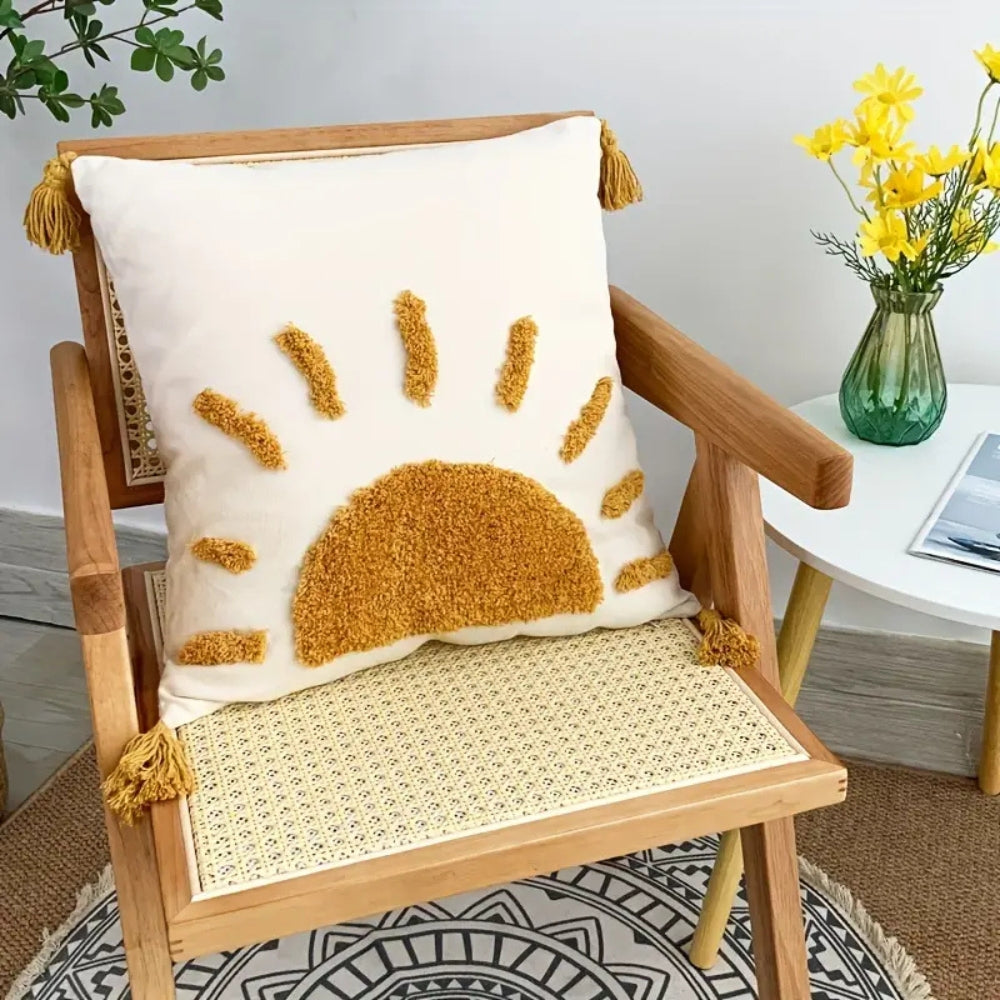 Boho-Kissenbezug mit getuftetem Sonnenmotiv