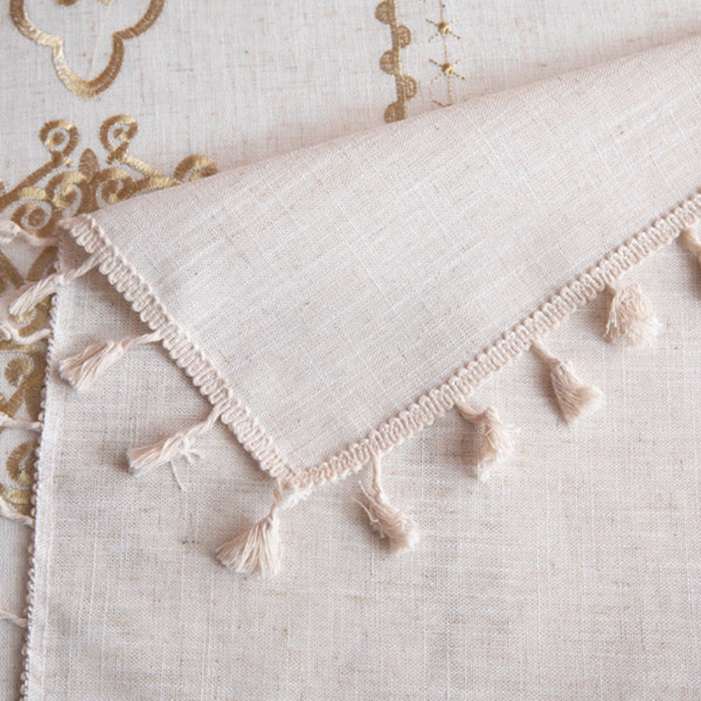 Jacquard-bestickte Tischdecke mit hellen Quasten