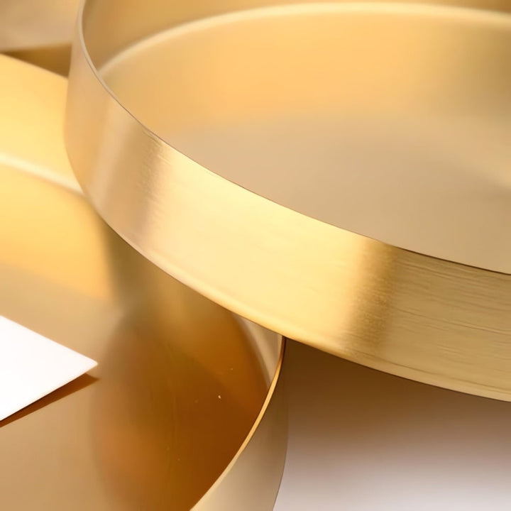 Tablett aus goldfarbenem Edelstahl