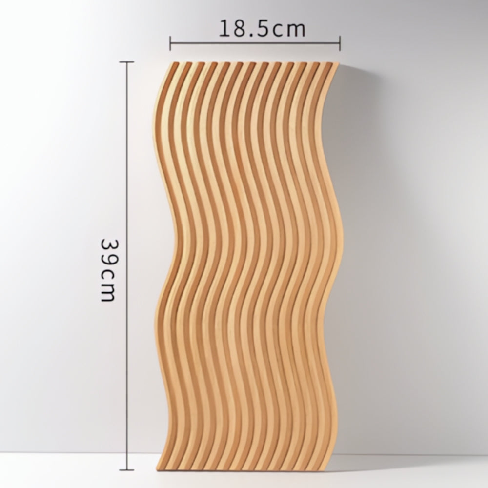 Serviertablett aus Holz mit Rillenmuster