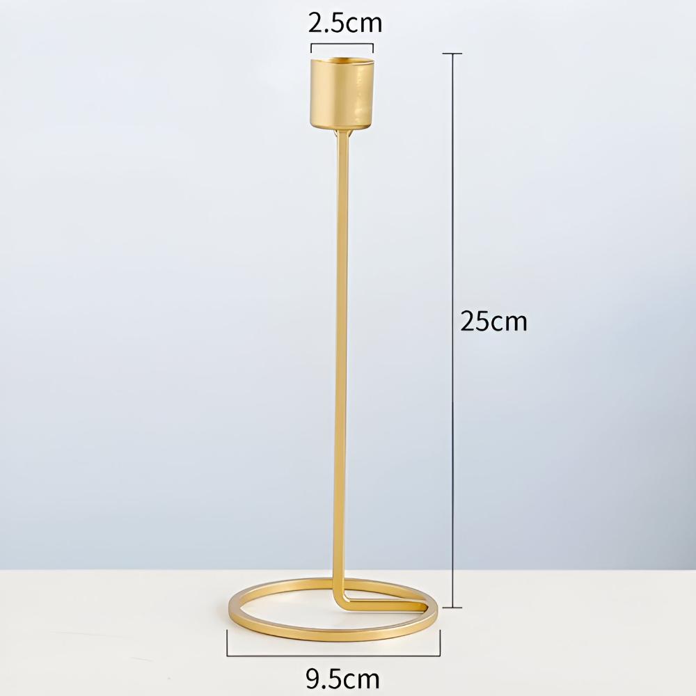 Kerzenhalter aus goldfarbenem Metall