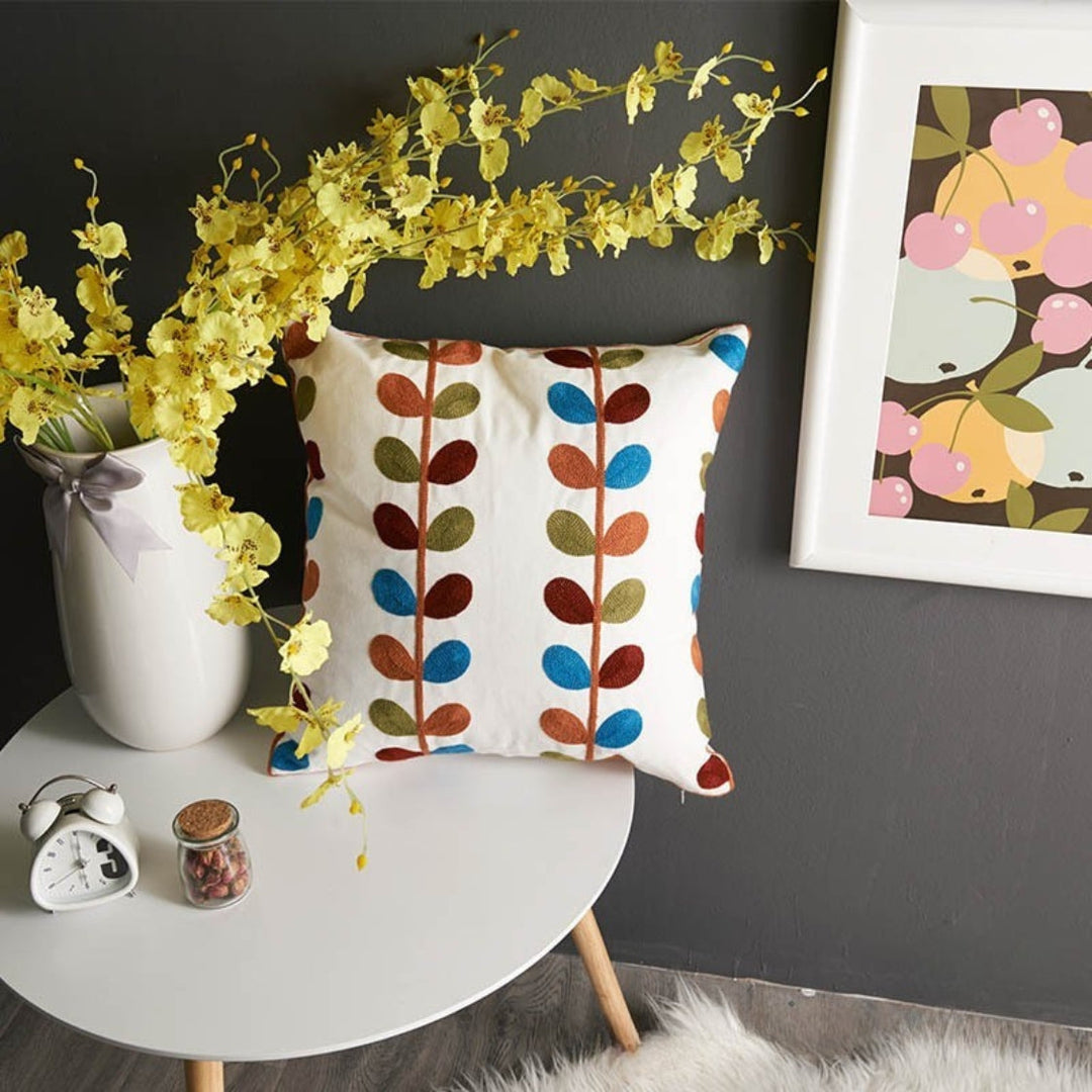 Bestickter Blumen-Kissenbezug aus Strick 45 x 45 cm