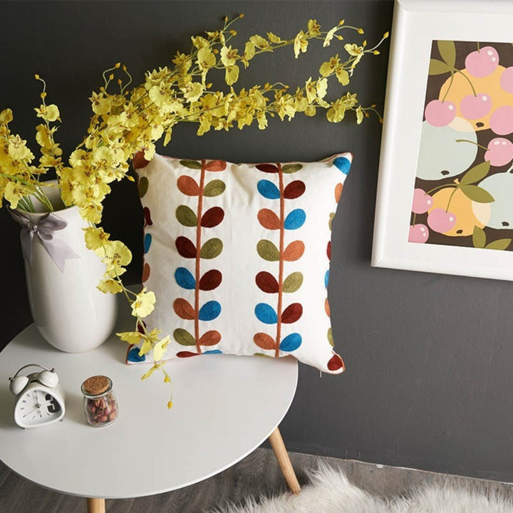 Bestickter Blumen-Kissenbezug aus Strick 45 x 45 cm