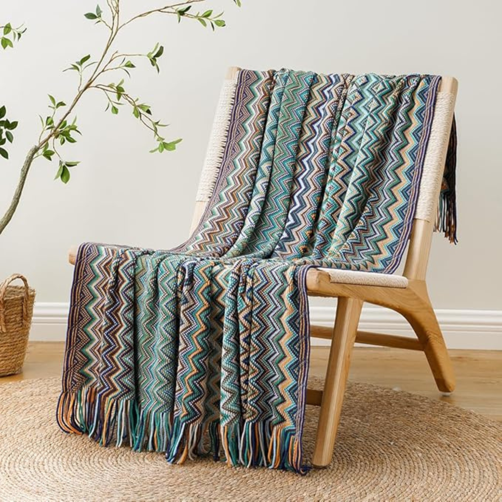 Farbige Zickzack-Strickdecke mit Quasten
