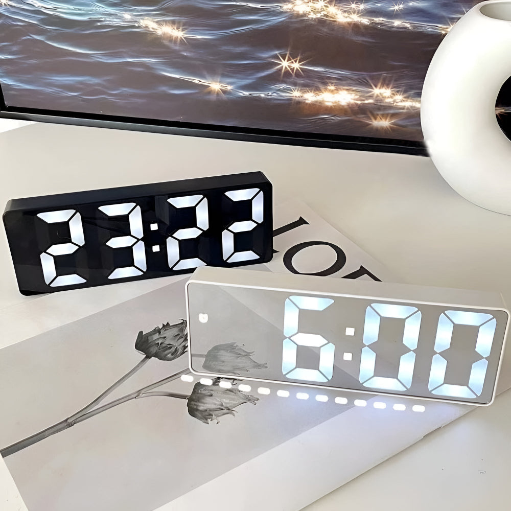 Digitaler LED-Wecker mit Spiegelfront