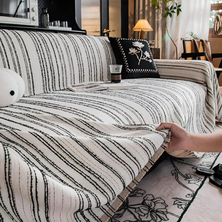 Chenille-Sofawurf mit feinen Streifen