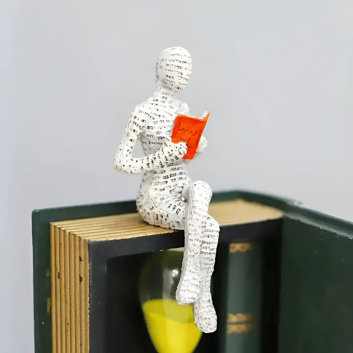 Figur einer lesenden Frau aus Kunstharz