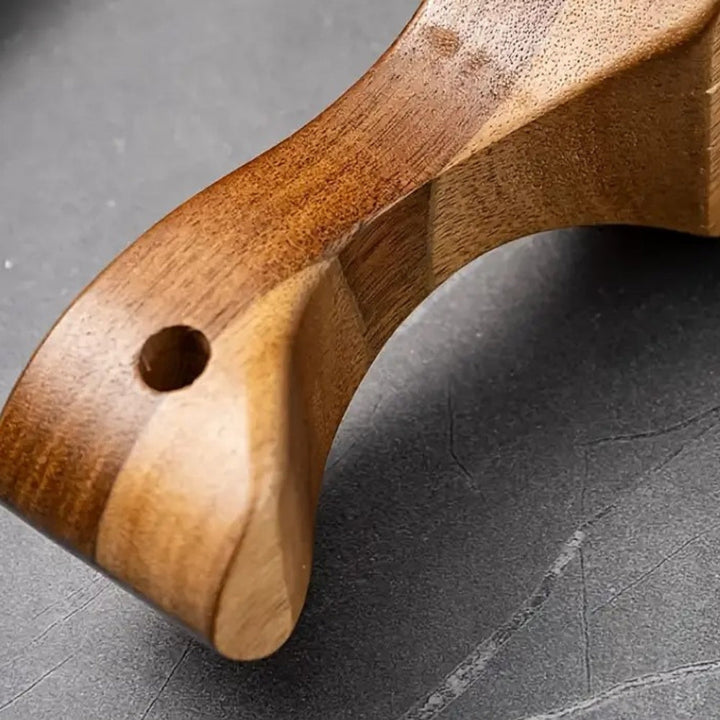Käsereibe aus Edelstahl mit Holzgriff