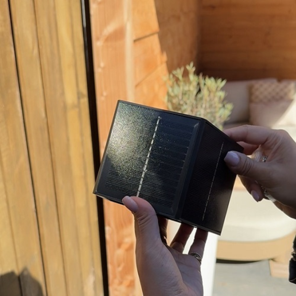 Aurova™ | Solarbetriebene Designlampe