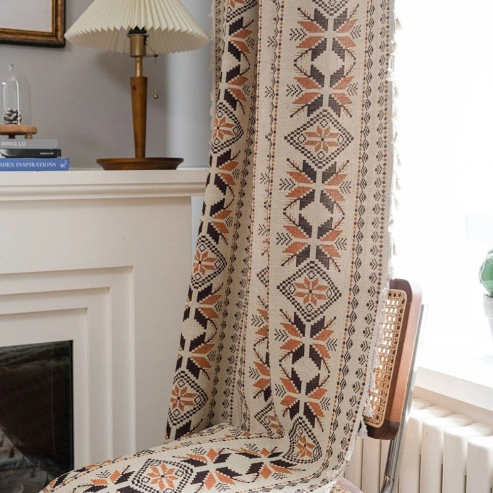 Halbverdunkelnder Vorhang mit geometrischem Boho-Muster