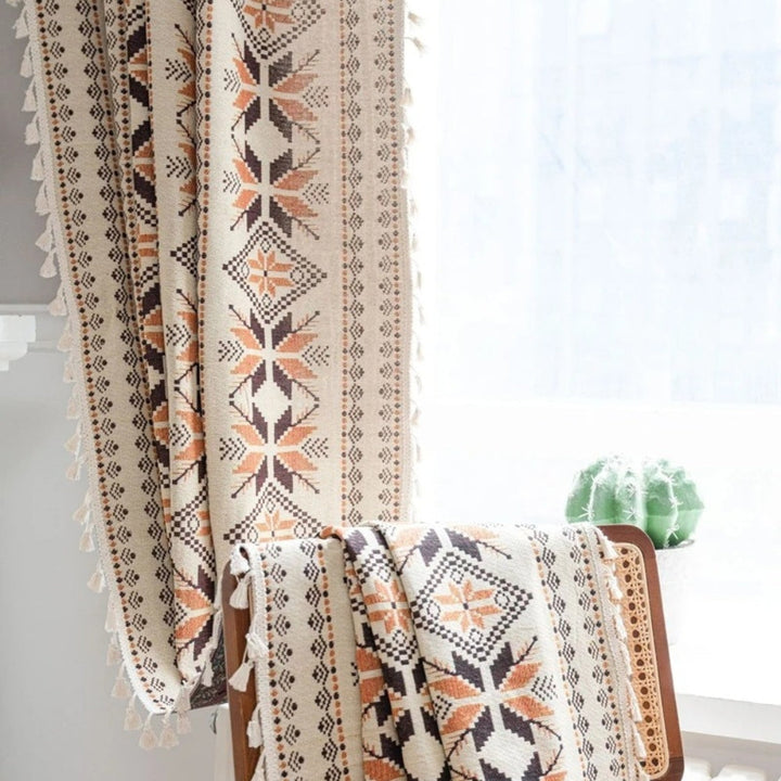 Halbverdunkelnder Vorhang mit geometrischem Boho-Muster