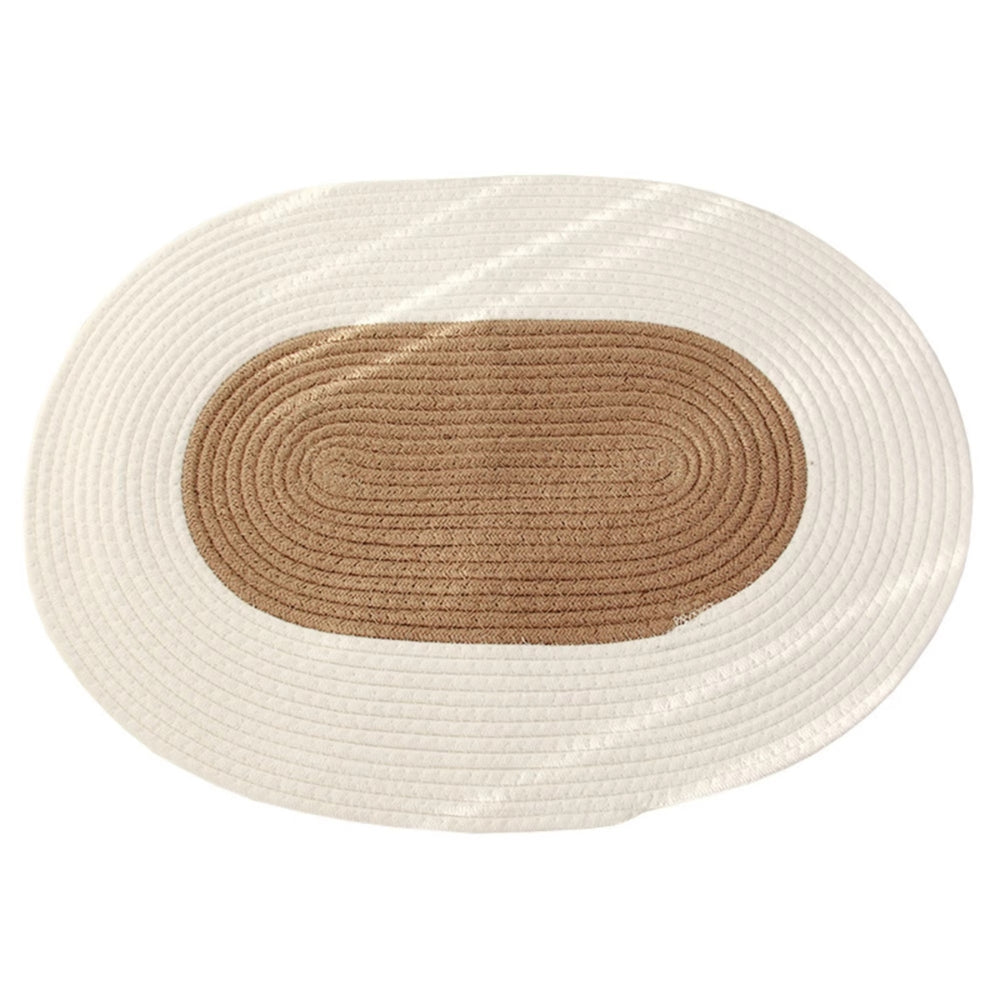 Ovaler Teppich aus geflochtenem Hanf, Boho
