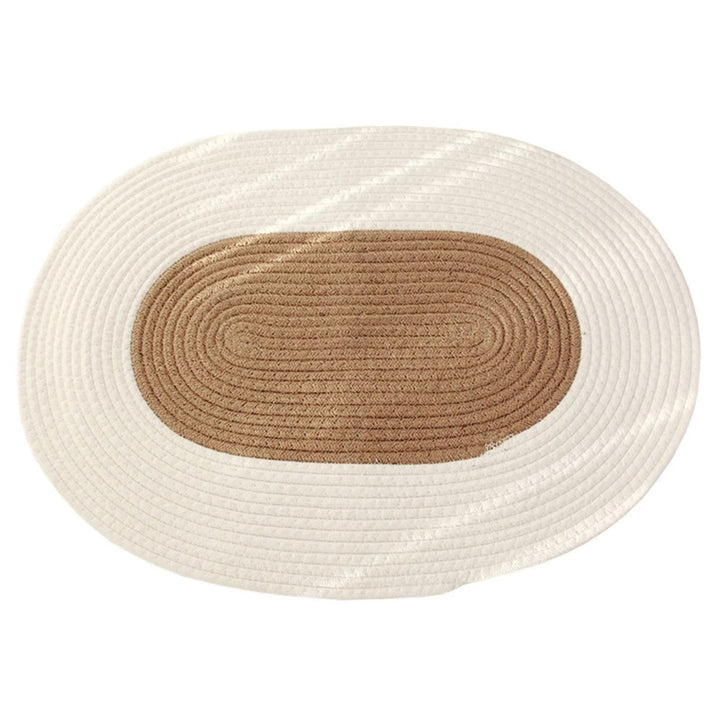 Ovaler Teppich aus geflochtenem Hanf, Boho