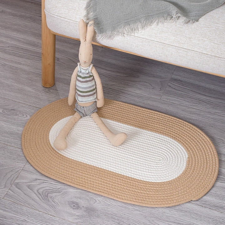 Ovaler Teppich aus geflochtenem Hanf, Boho