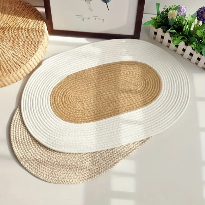 Ovaler Teppich aus geflochtenem Hanf, Boho