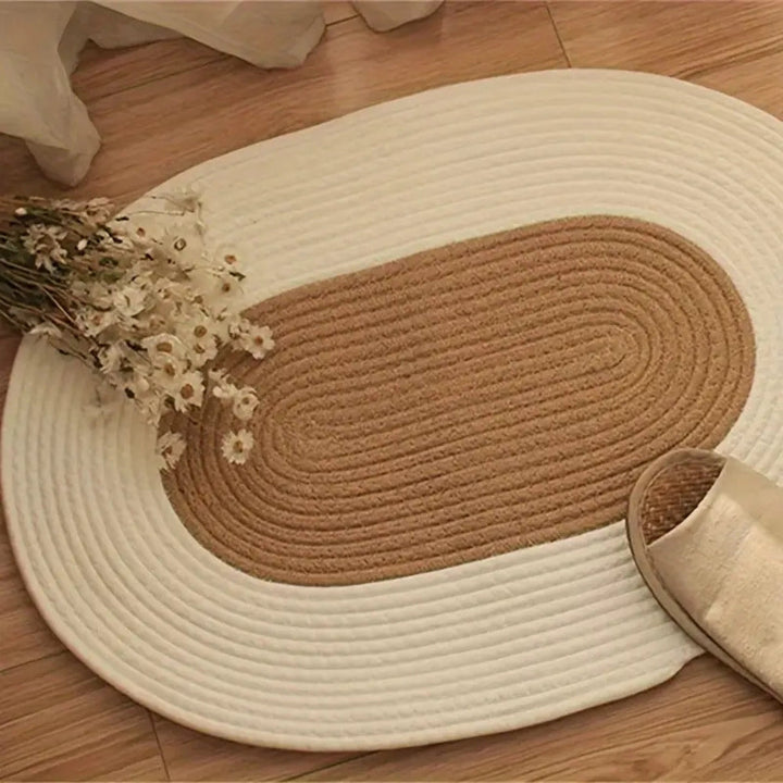 Ovaler Teppich aus geflochtenem Hanf, Boho