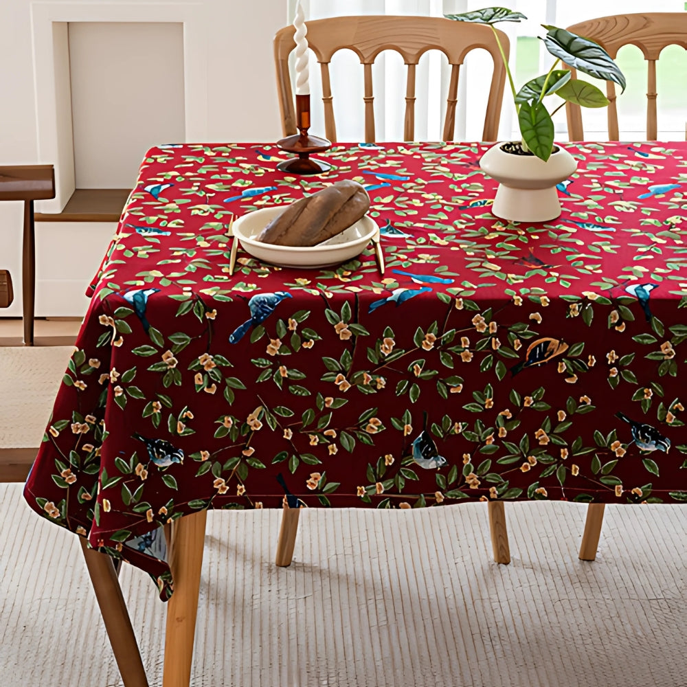 Tischdecke mit Blumen- und Vogelmuster