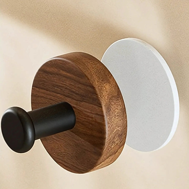 Runder selbstklebender Holzhaken