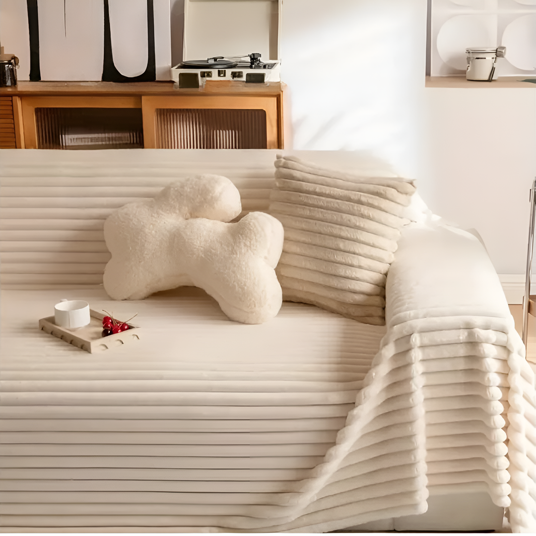 Gerippter, gesteppter Sofaüberwurf aus Plüsch