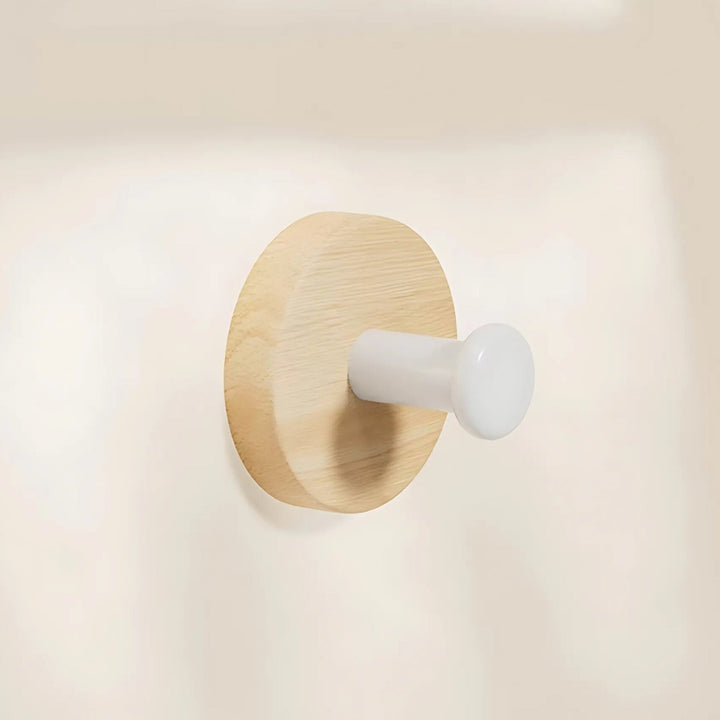 Runder selbstklebender Holzhaken