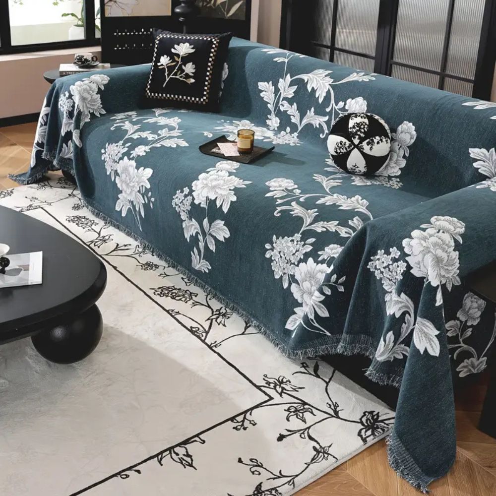 Sofaüberwurf aus Chenille mit floralem Jacquard und Quasten