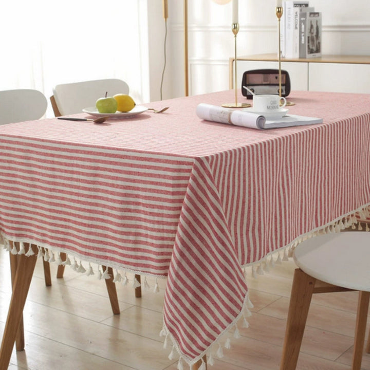 Gestreifte Tischdecke mit Quasten