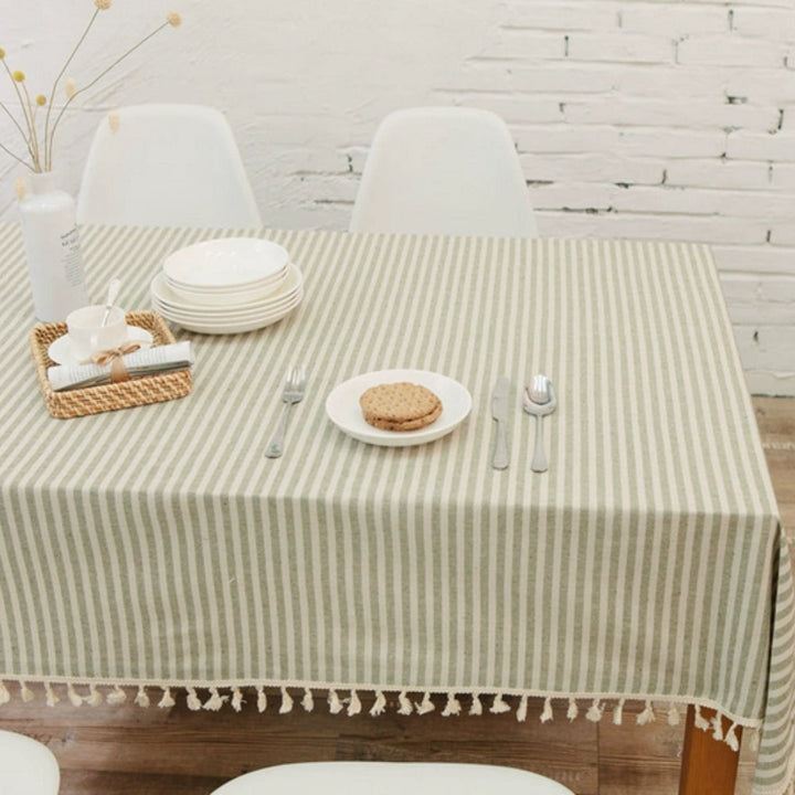 Gestreifte Tischdecke mit Quasten