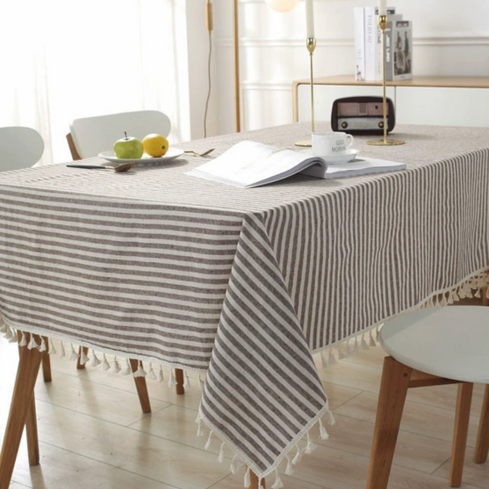 Gestreifte Tischdecke mit Quasten