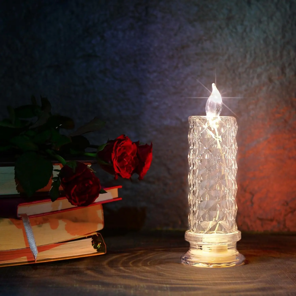 Flammenlose LED Kerze „Crystal Pillar“ – Batteriebetrieben & Warmweiß, Dekokerze 18 cm mit Realistischem Flackern