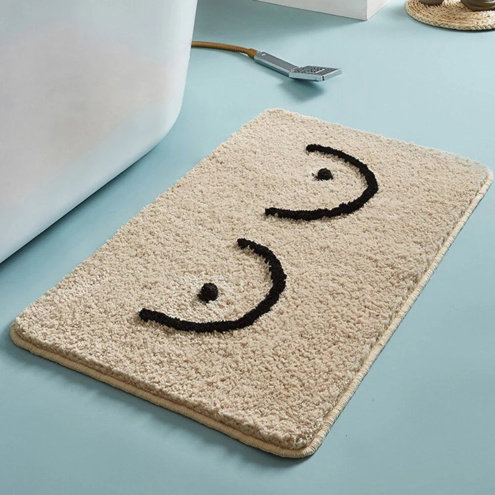 Flauschige Badematte mit grafischem Muster
