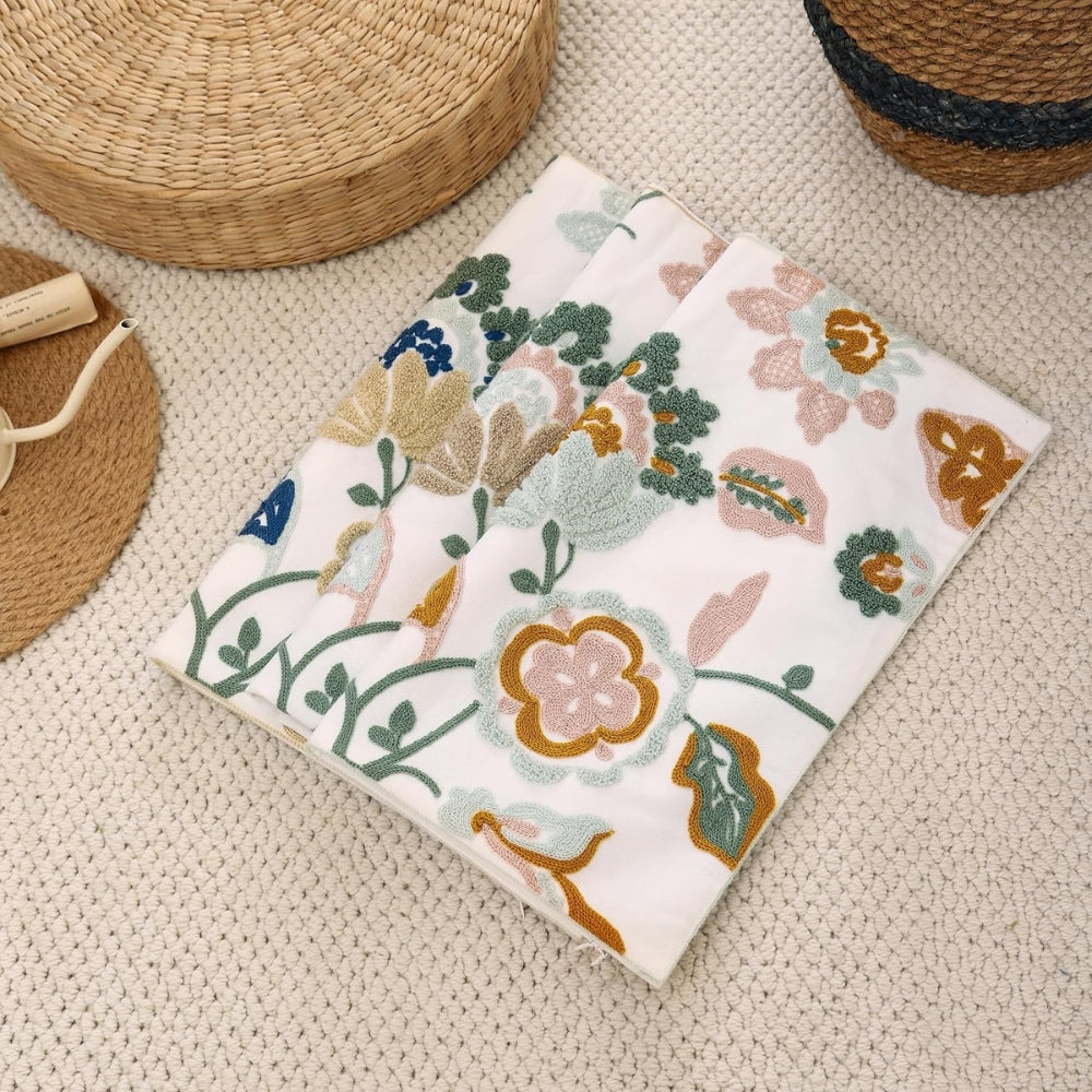 Bestickter Kissenbezug mit Blumen 45 x 45 cm