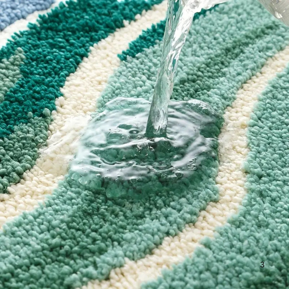 Badematte mit blauem Wellenmuster